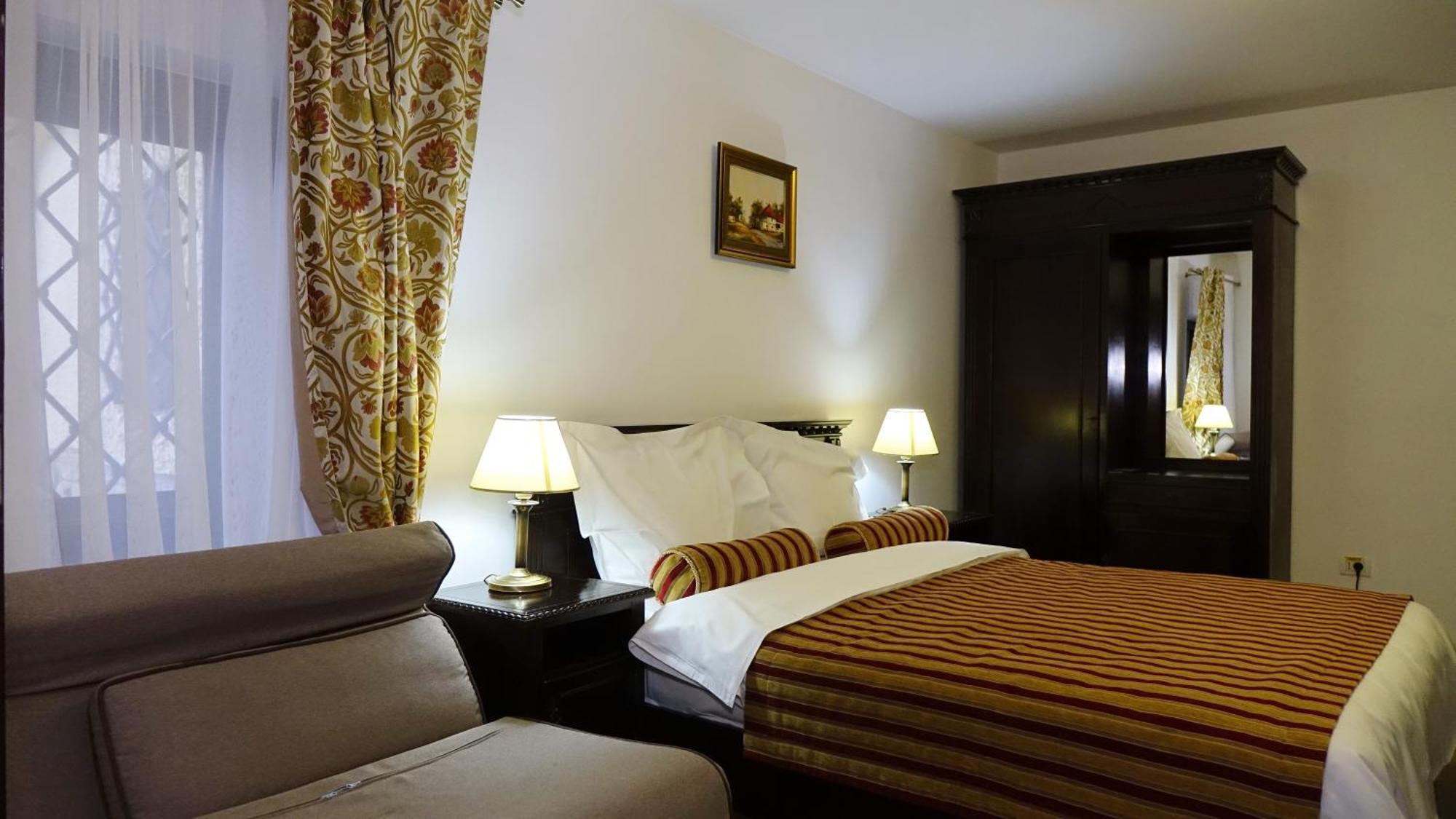 Vila Leonida - Resort Leonida Busteni Bagian luar foto