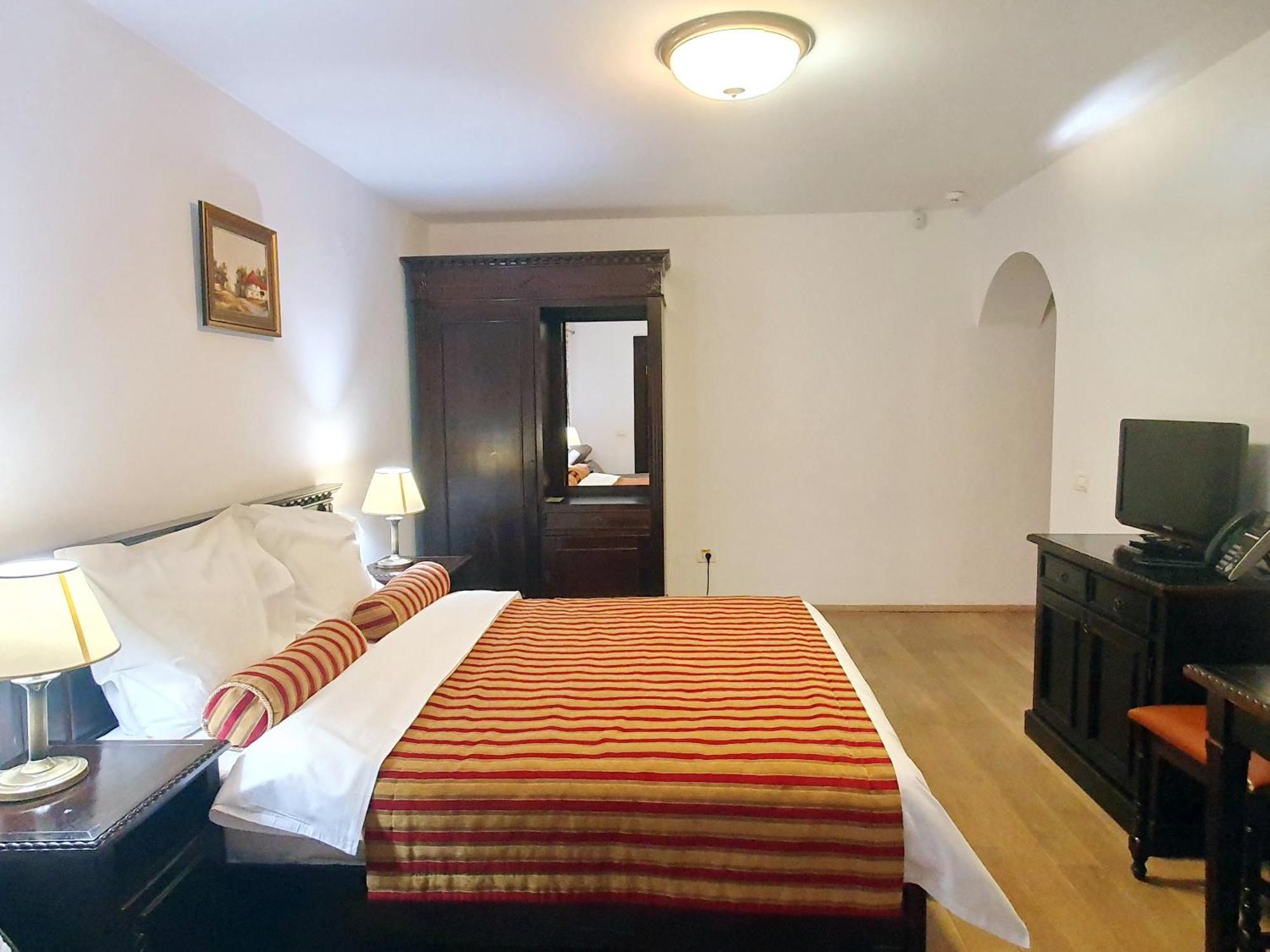 Vila Leonida - Resort Leonida Busteni Bagian luar foto